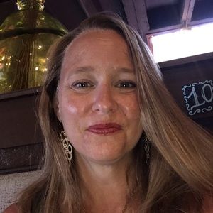 Meet the Posher Other - Meet your Posher, Jennifer Meet the Posher Other - Meet your Posher, Jennifer